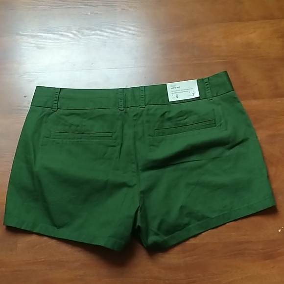 Woman's J. Crew Chino shorts - Picture 2 of 4